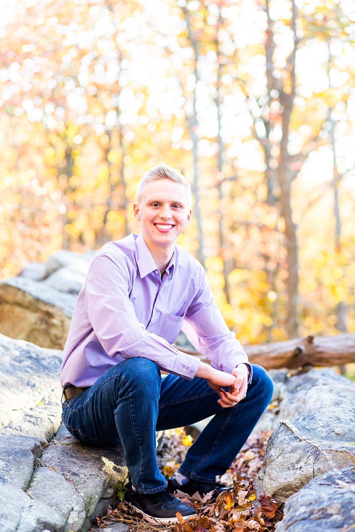 Check out this STUNNING fall senior session at Bears Den Overlook in Bluemont, Virginia! During the PEAK WEEK of fall foliage in Virginia. Senior, senior photos, natural, senior pics, fall photos, peak fall colors, Virginia senior. Photographed by Bethanie Vetter Photography LLC #SeniorPhotos #FallSenior #FallSeniorPhotos #SeniorPics #Senior2020
